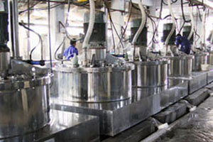 平板式刮刀下卸料全自動(dòng)離心機(jī)哪家好？