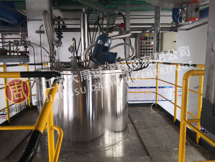 聯系了一年多，林先生終于付款采購刮刀全自動離心機